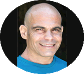 Naturopata, Psicopedagogo, Coach de Saúde,
Acupuntor, Fasciaterapeuta,
Terapeuta de Massagem Ayurvédica,
Shiatsu, Tailandesa e Tuina.